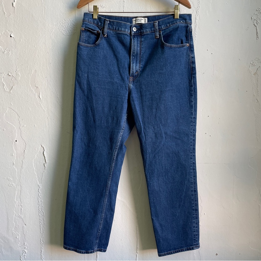Abercrombie and Fitch The Ankle Straight Ultra High Rise Jeans 31 Waist Size 12